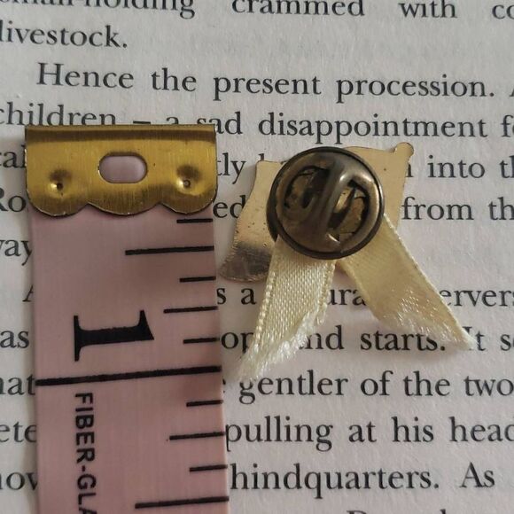 Vintage American Flag Pin - Picture 4 of 4